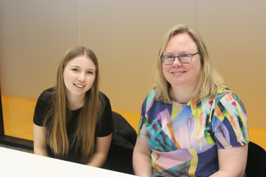 Work experience student Rebecca, sitting with her mentor Dr Bridget Regan